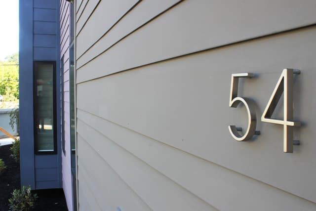 modern-twist-2 Close shot grey Hardie siding